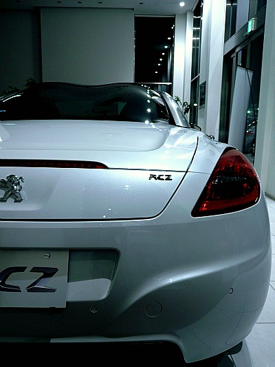 閉店後のショールームから