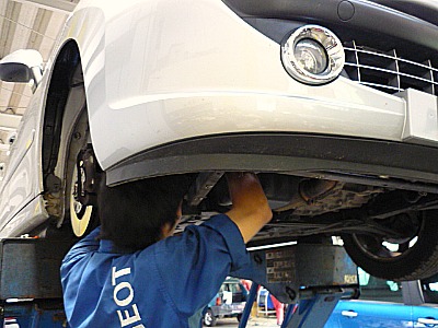 泉インター手前には、プジョー泉がございますよ☆