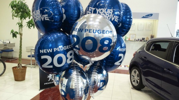 浮かび上がって