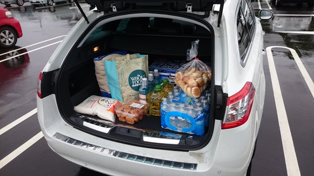 日用品を買いだめに。