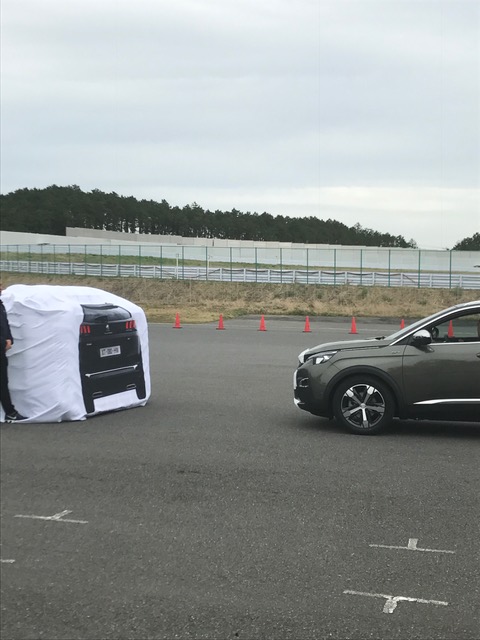 プジョーサーキット研修！！