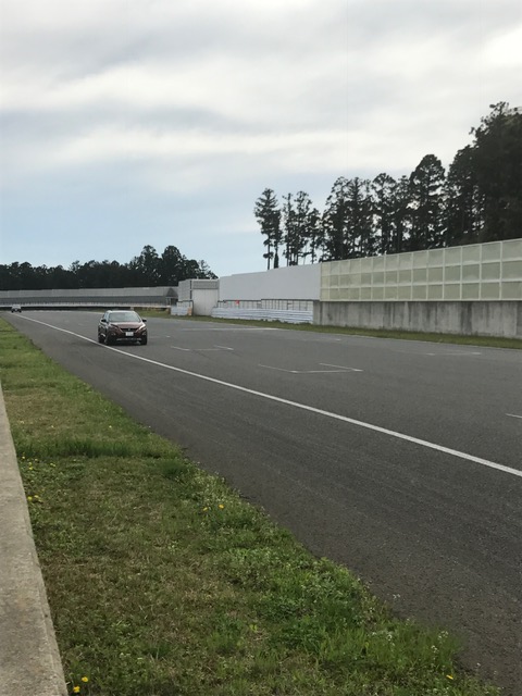 プジョーサーキット研修！！