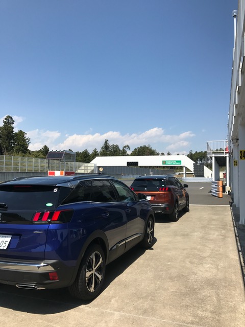 プジョーサーキット研修！！