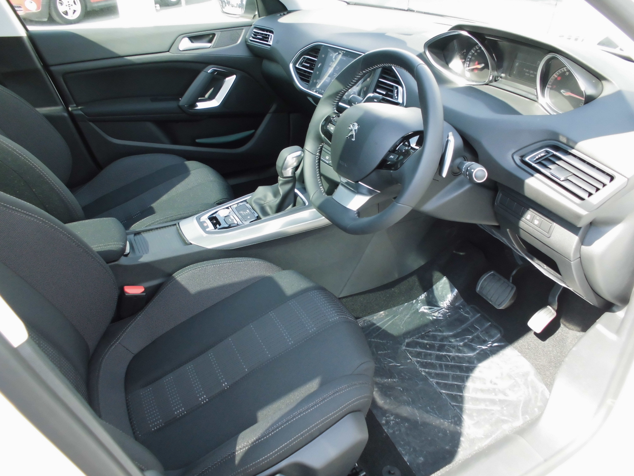 プジョー認定中古車！