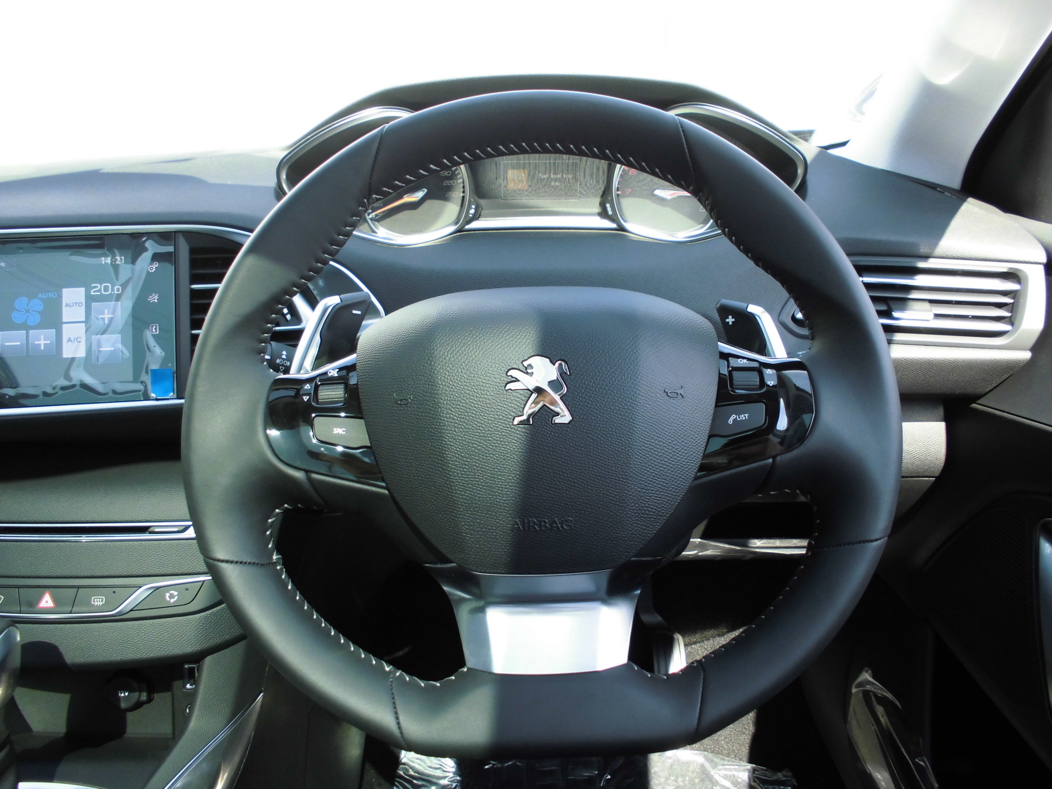 プジョー認定中古車！