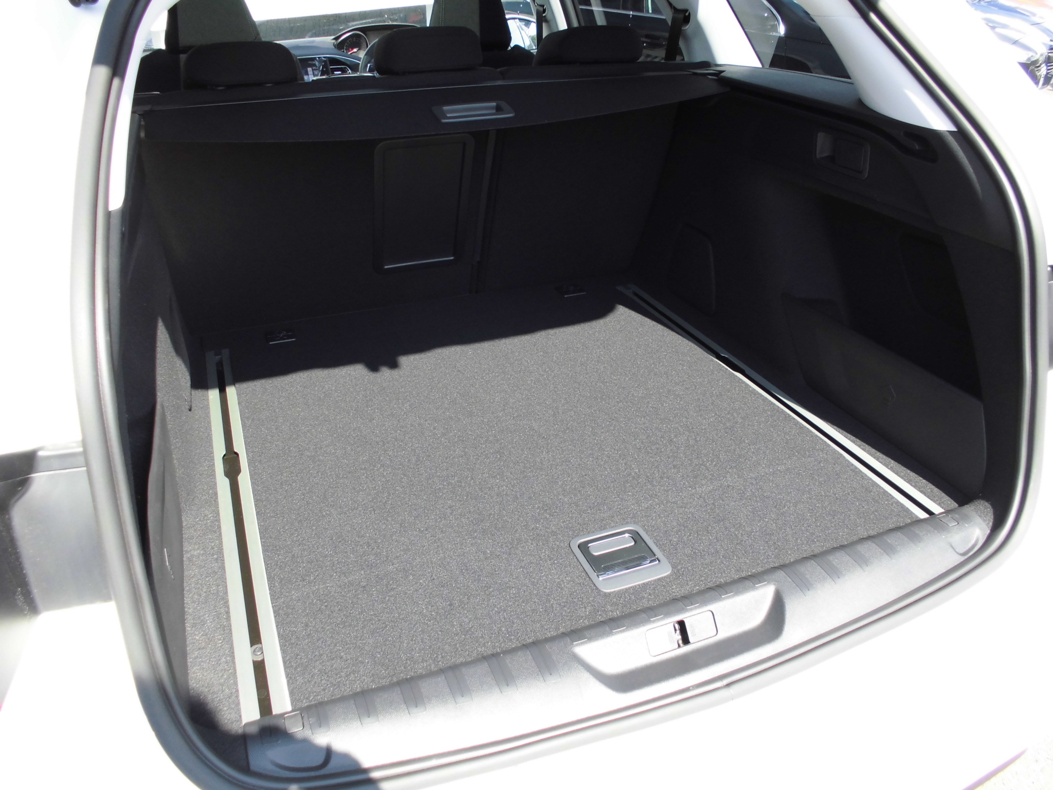 プジョー認定中古車！