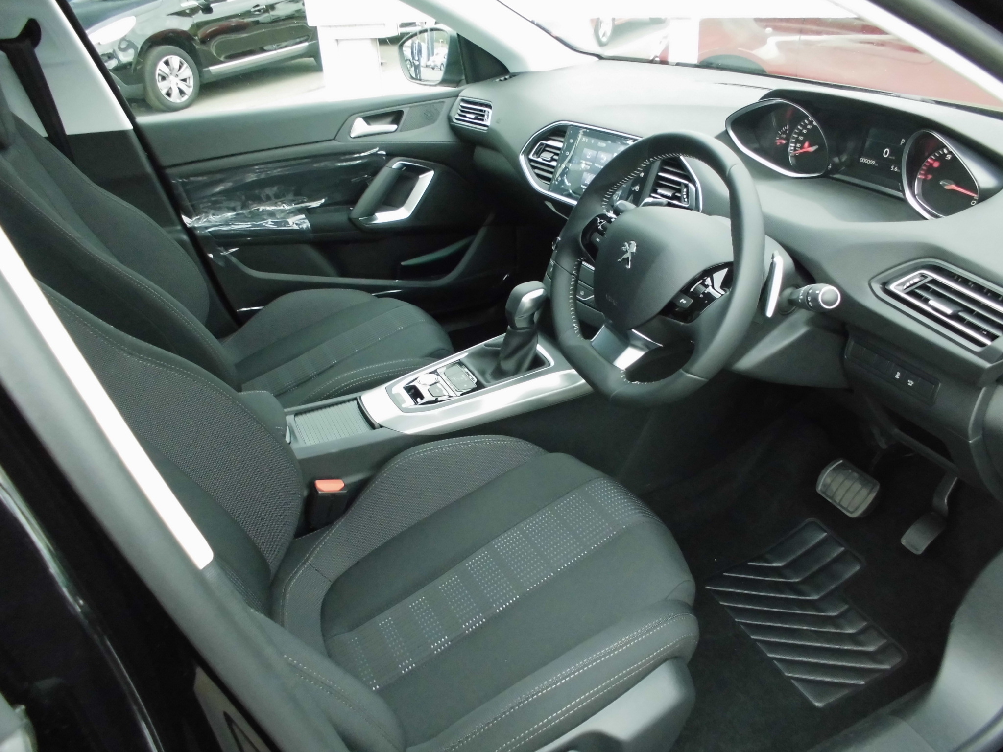 オススメのプジョー認定中古車！！