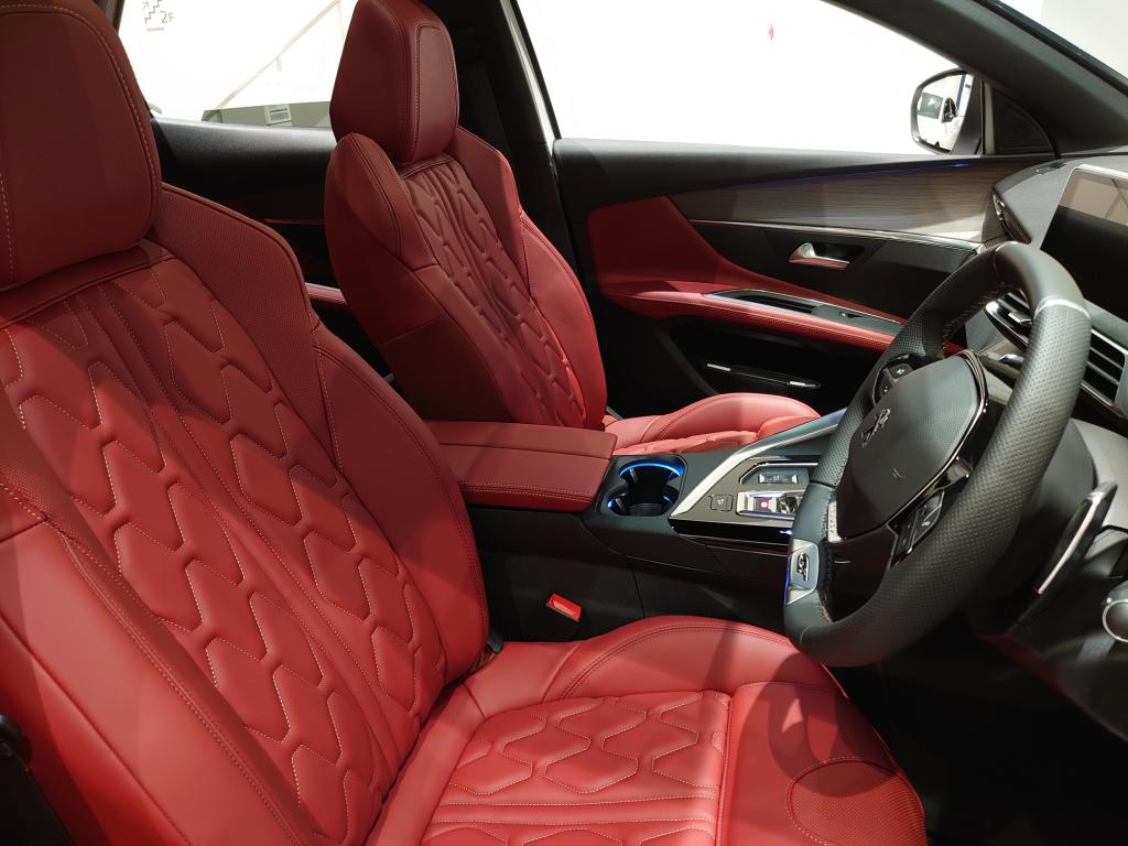 特別仕様車　3008　Red　Nappa