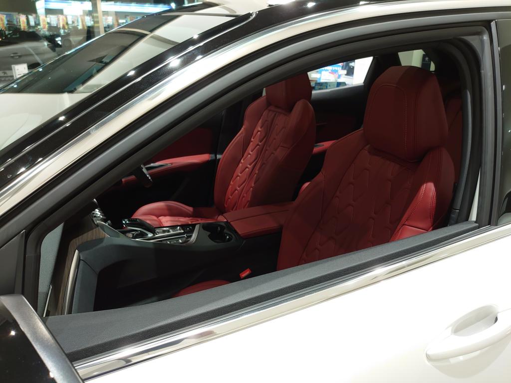 特別仕様車　3008　Red　Nappa