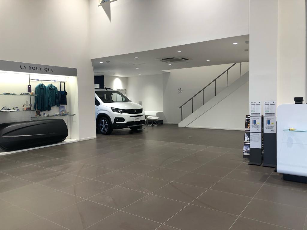 ショールームの入れ替え作業！！