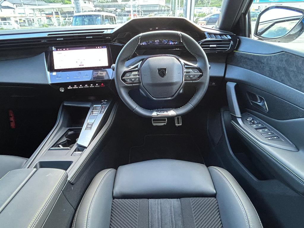 プジョーI-COCKPIT　ご体感下さい！